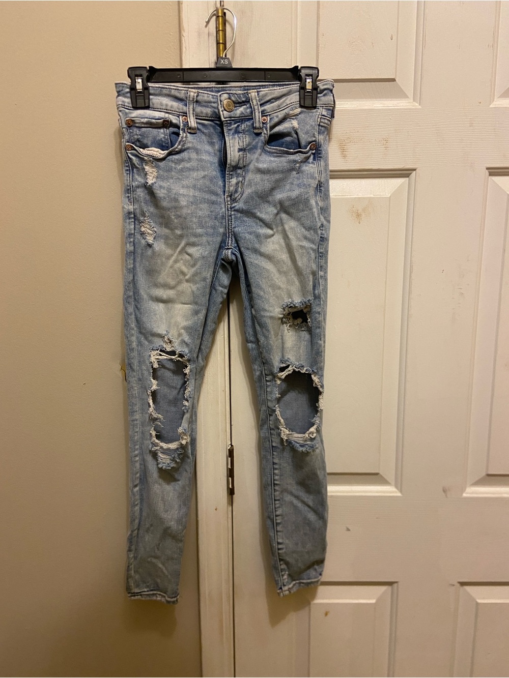 American Eagle Light Blue High Waisted Distressed Women’s Skinny Jeans